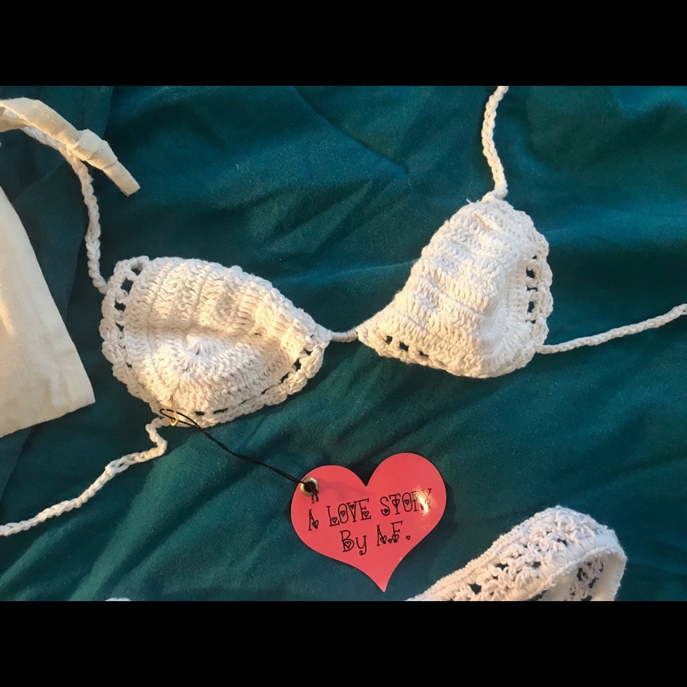 Crochet bikini - Picture 2 of 5